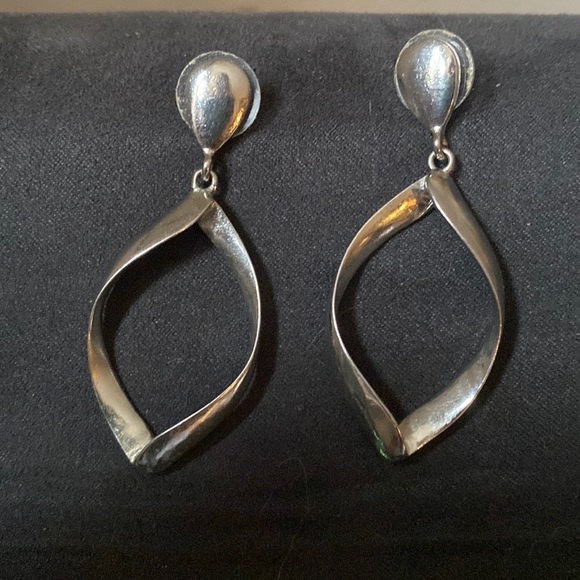 FREE w/purchase of any item $10 or more. Drop Earrings Silver Plated - Picture 7 of 9